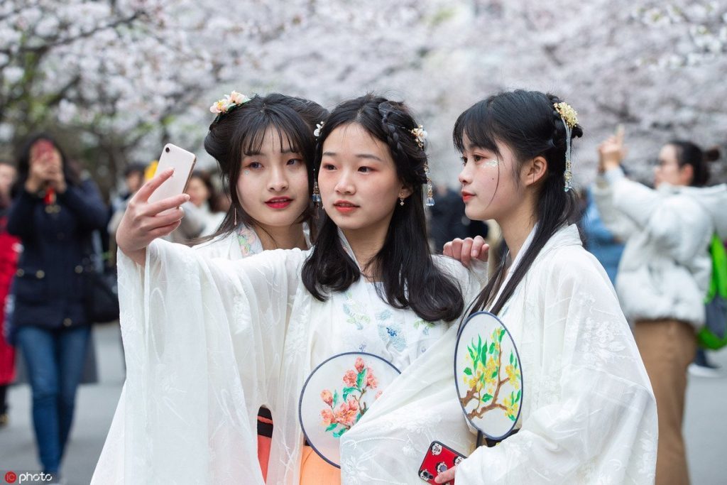 Jovens revivem a tradição do Hanfu na China moderna
